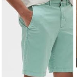 GAP Men’s Khaki shorts size 32